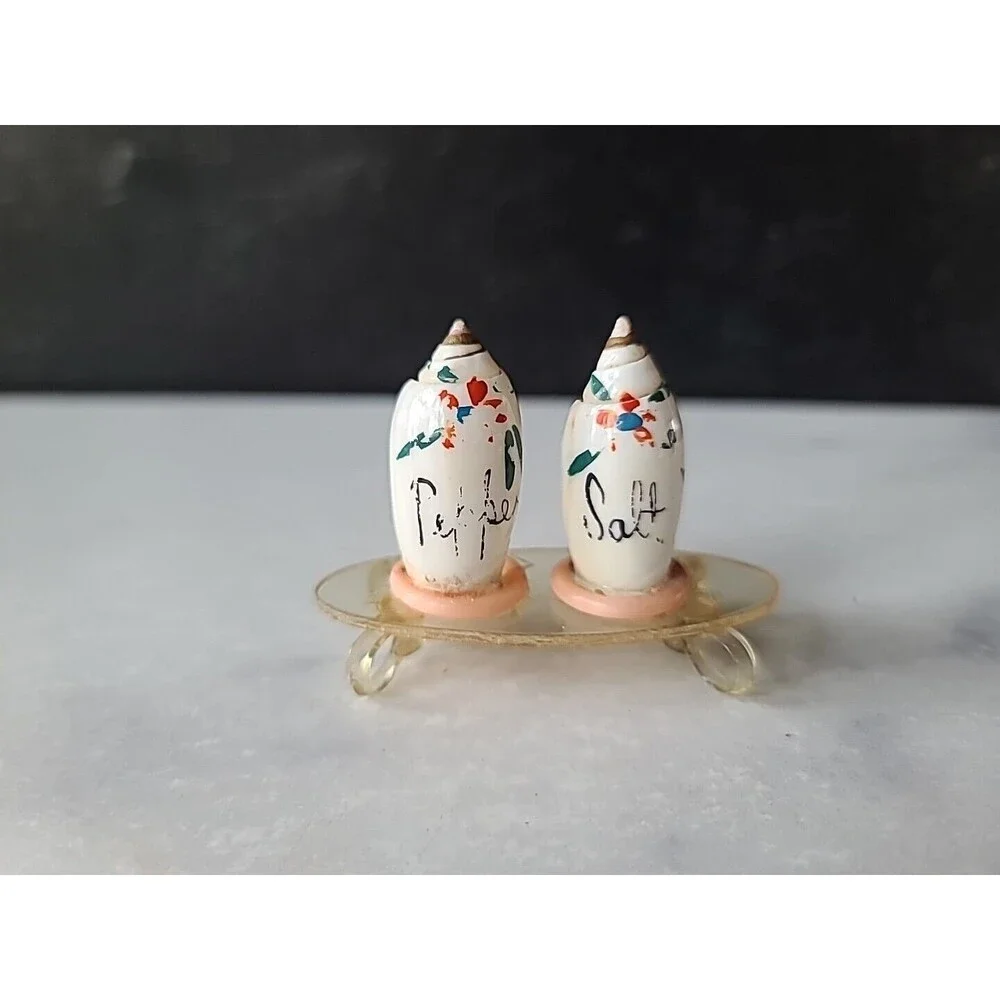 Shell Shaped Salt And Pepper Shaker Figurine, Vintage READ